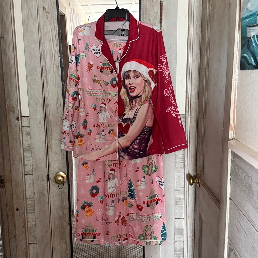 Taylor Swift - Swiftmas pajama set - Christmas, Holiday - size M